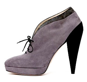 moda-za-zimu-2009-2010-prada-visoke-cipele.jpg