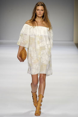 bela letnja haljina moda