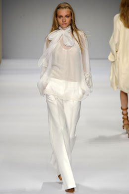 bela zenska tunika za leto moda