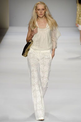 bele zenske pantalone leto moda trend