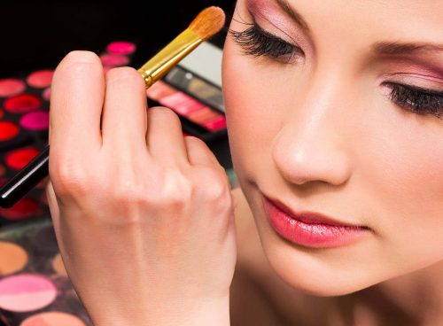 isprobajte senku u boji brusnice